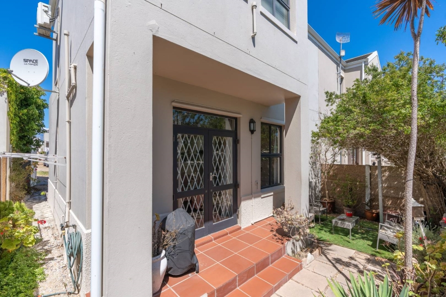 To Let 2 Bedroom Property for Rent in Royal Ascot Western Cape